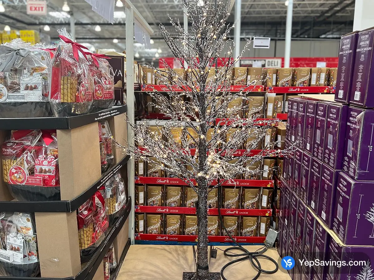 Costco ICED TREE 224 LED LIGHTS 2.1 M / 7 FT - Canada (ITM 1601412)