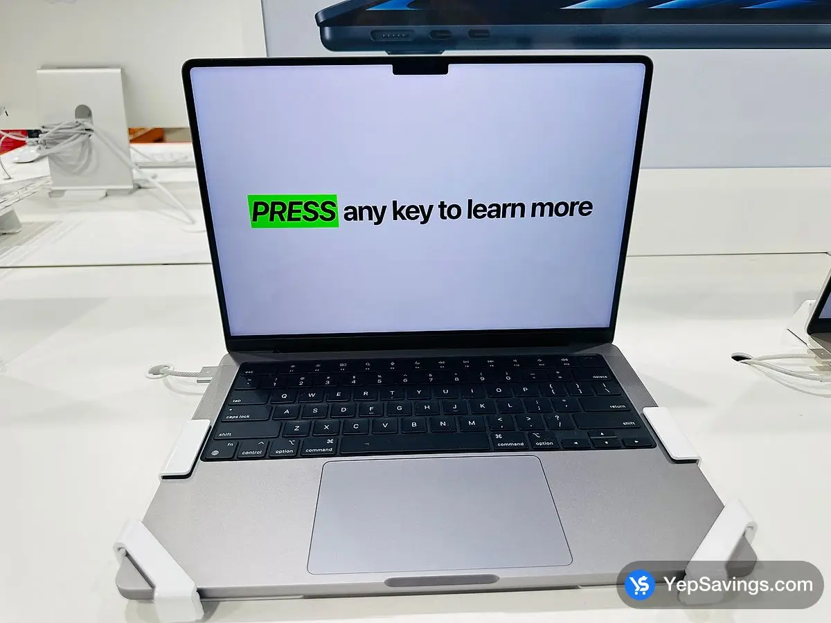 Costco APPLE 14 " MACBOOK PRO Space Grey MTL73LL / A - Canada (ITM 5350022)