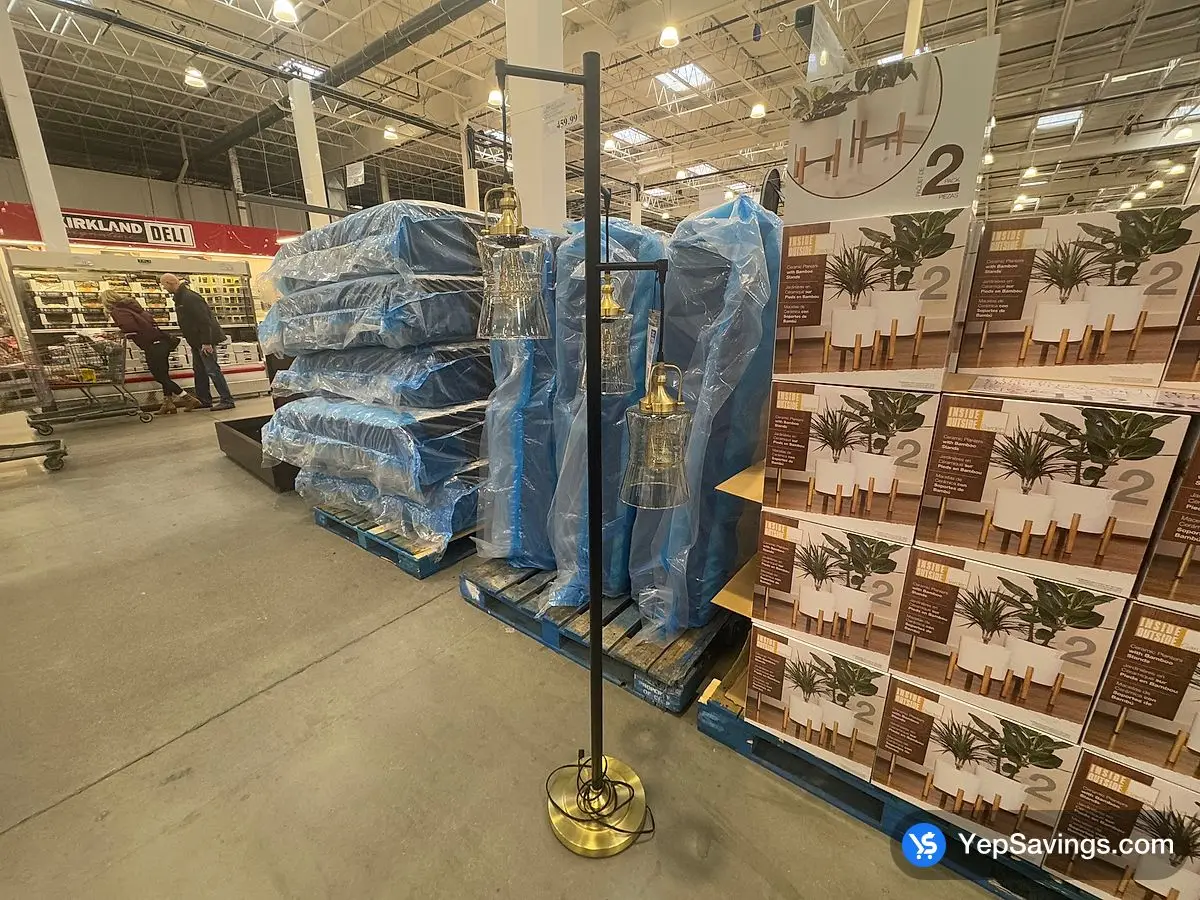 Costco STYLE CRAFT 3-LIGHT FLOOR LAMP 1 BOX - Canada (ITM 1783230)