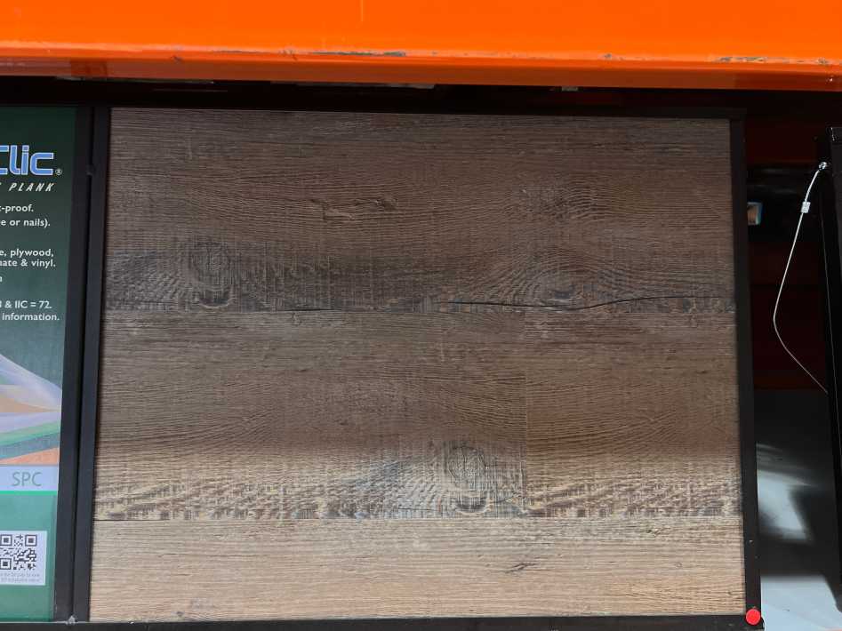 Costco VERSACLIC VINYL FLOORING RUSTIC OAK - Canada (ITM 1615823)