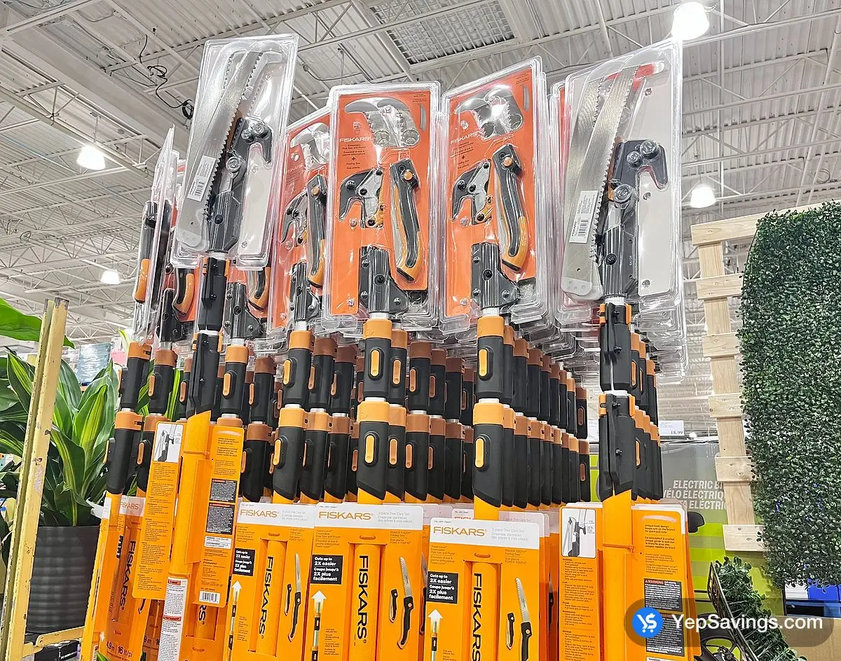 Costco FISKARS POLE SAW AND PRUNER - Canada (ITM 1764047)