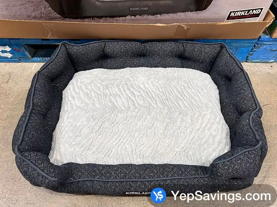 TUFTED PET BED