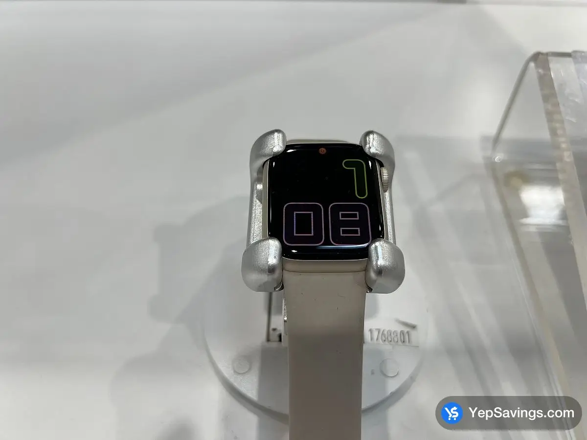 Costco APPLE WATCH SERIES 9 GPS 41mm Starlight S / M - Canada (ITM 1768801)