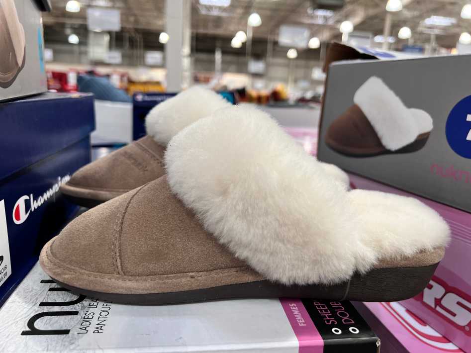 Costco NUKNUUK SHEARLING SLIPPER +LADIES SIZES 7 ONLY - Canada (ITM 1131001)