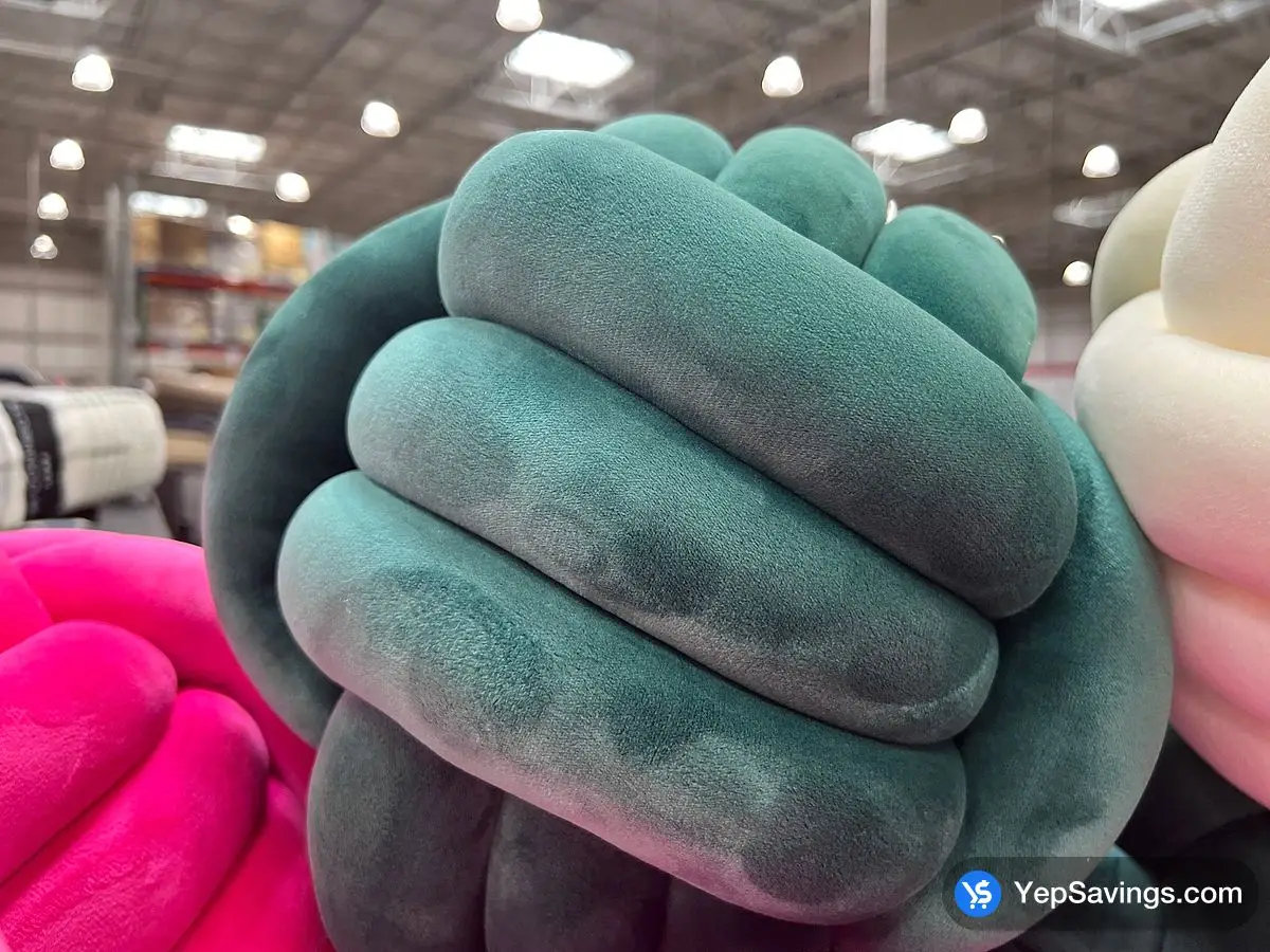Costco DREAMON KNOT PILLOW 11 " - Canada (ITM 1789243)