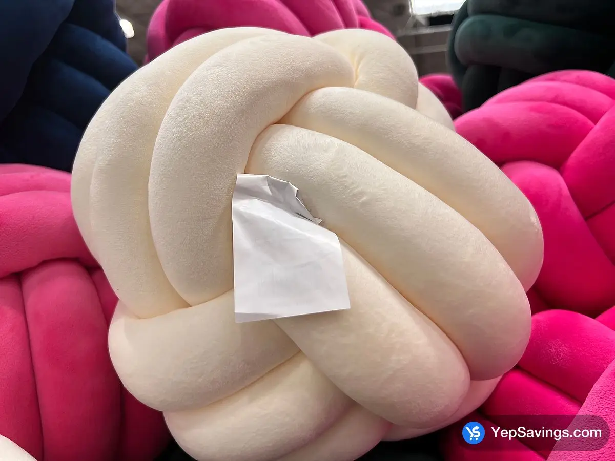 Costco DREAMON KNOT PILLOW 11 " - Canada (ITM 1789243)