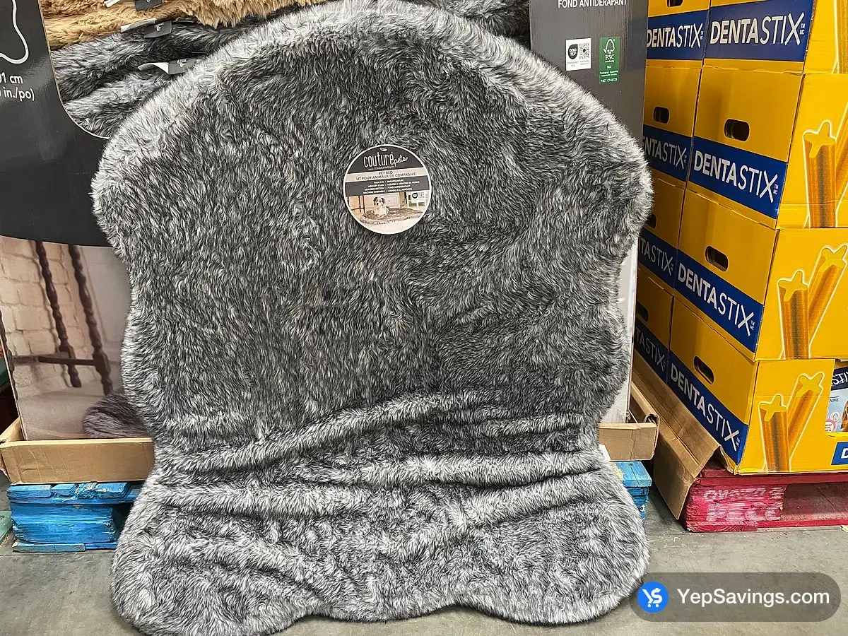 Costco COUTURE PETS FAUX FUR PET MAT 35 " x 40 " - Canada (ITM 1844984)