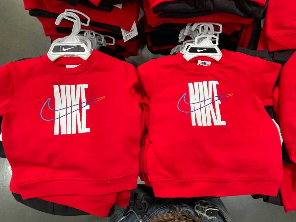 Costco NIKE 2PC SET INFANT SIZES 12M - 24M - Canada (ITM 1001802)
