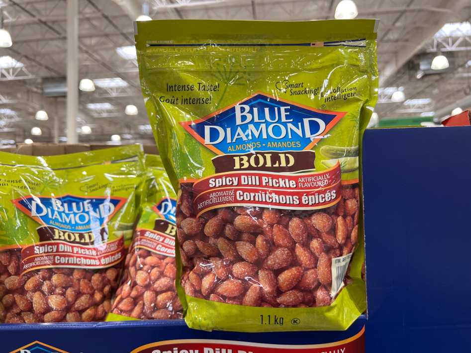 Costco BLUE DIAMOND SPICY DILL ALMONDS 1.13 kg - Canada (ITM 1572717)