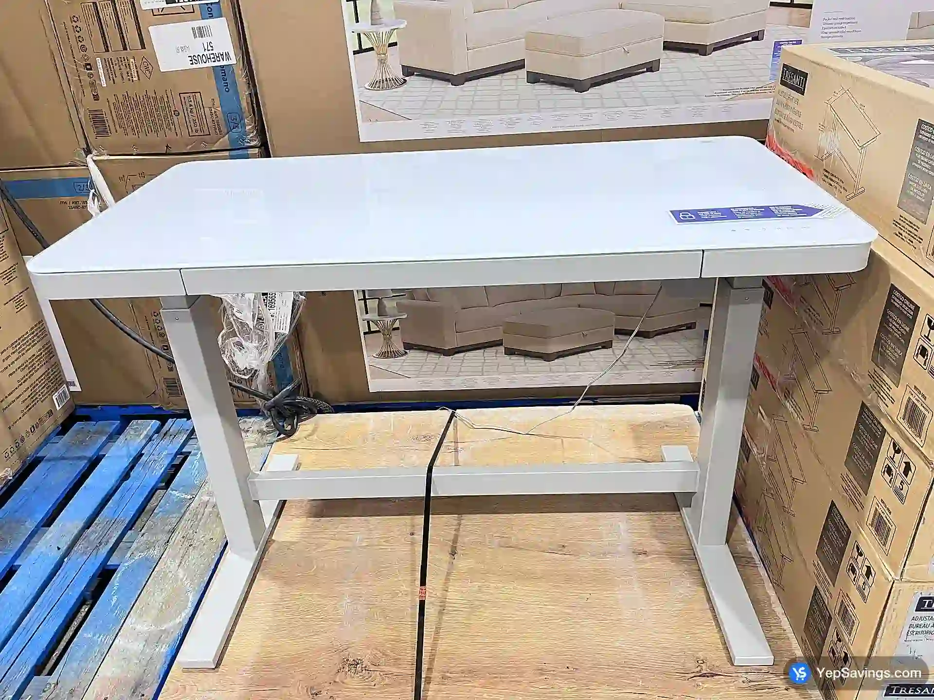 Costco TRESANTI GELLER ADJUSTABLE HEIGHT DESK WHITE - Canada (ITM 1646074)