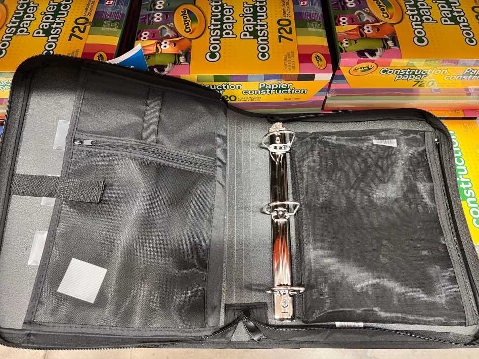 Costco HILROY 2" ZIPPER BINDER WITH PENCIL POUCH - Canada (ITM 4304982)