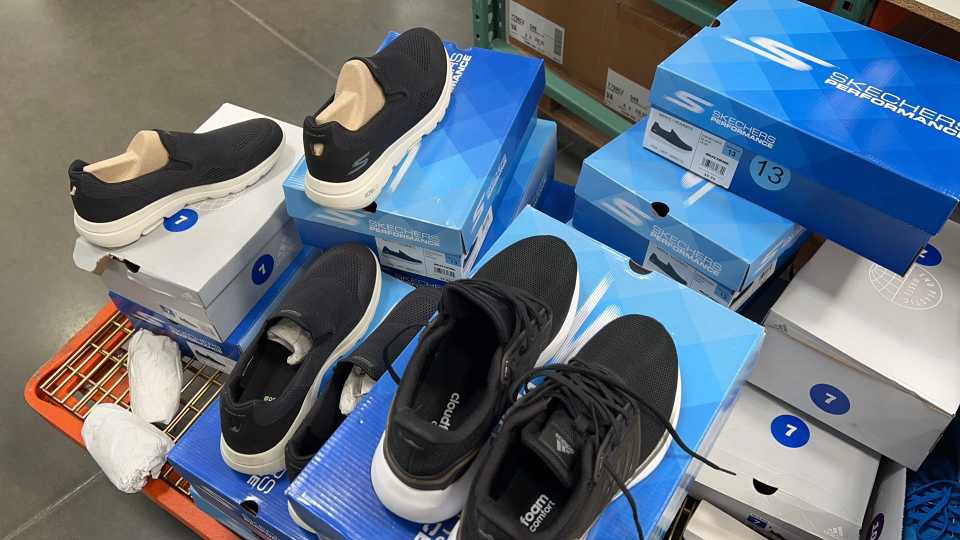 Costco ADIDAS RUNNING SHOES +LADIES SIZES 6-9 - Canada (ITM 1196008)