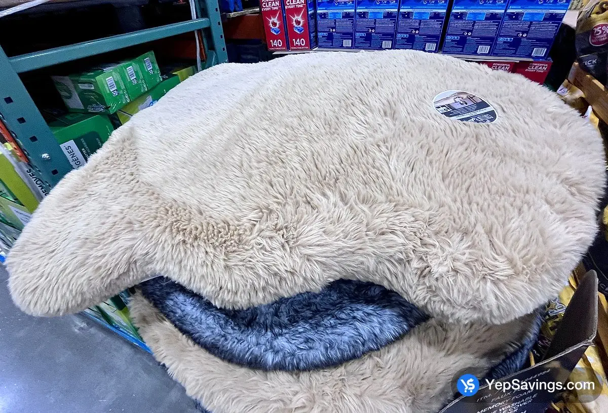 Costco COUTURE PETS FAUX FUR PET MAT 35 " x 40 " - Canada (ITM 1844984)
