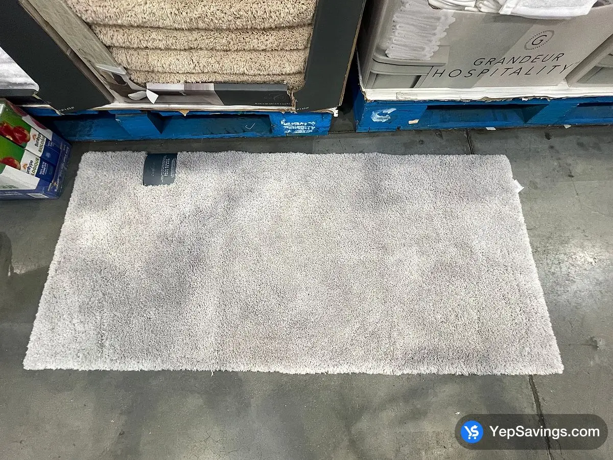 Costco CHARISMA BATH RUNNER 2 ' X 4'5 " - Canada (ITM 1894341)