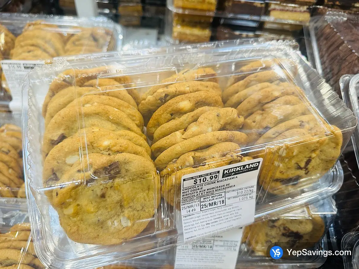Costco Chocolate Macadamia Nut Cookies - Canada (ITM 1921785)