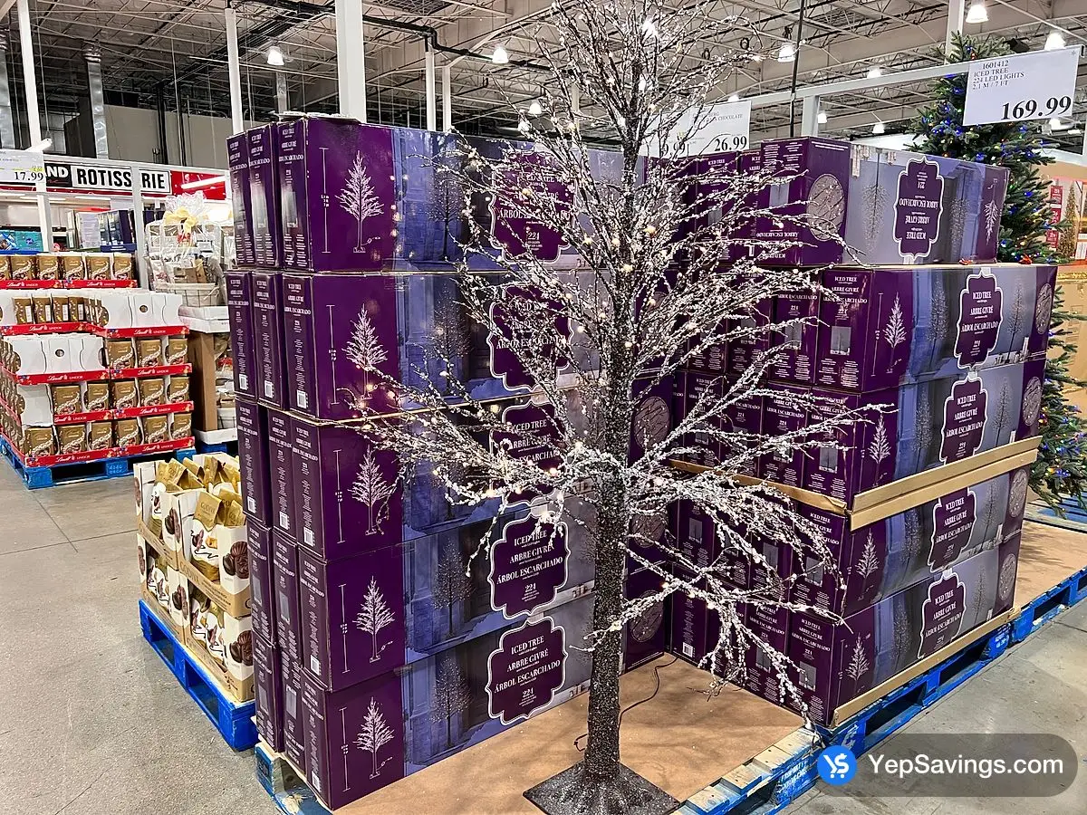 Costco ICED TREE 224 LED LIGHTS 2.1 M / 7 FT - Canada (ITM 1601412)