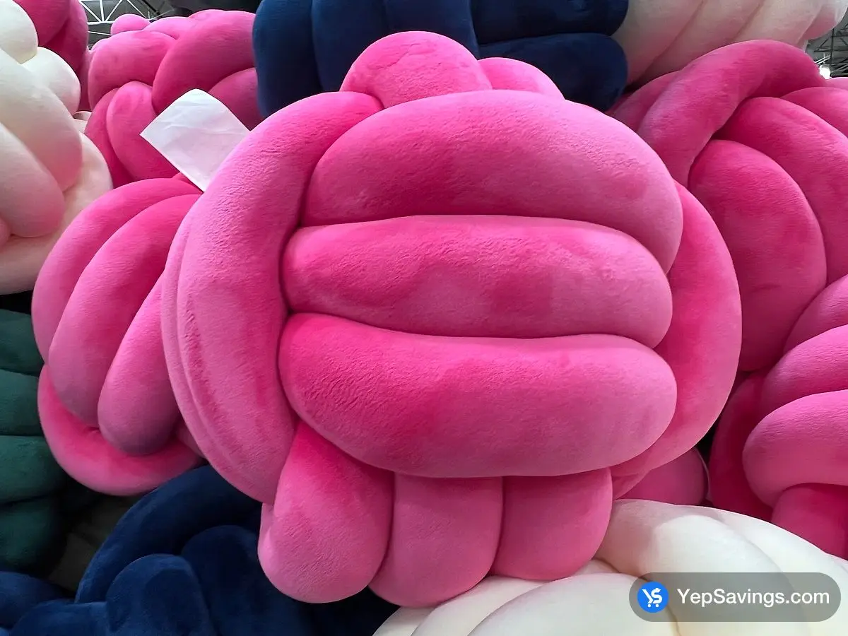 Costco DREAMON KNOT PILLOW 11 " - Canada (ITM 1789243)