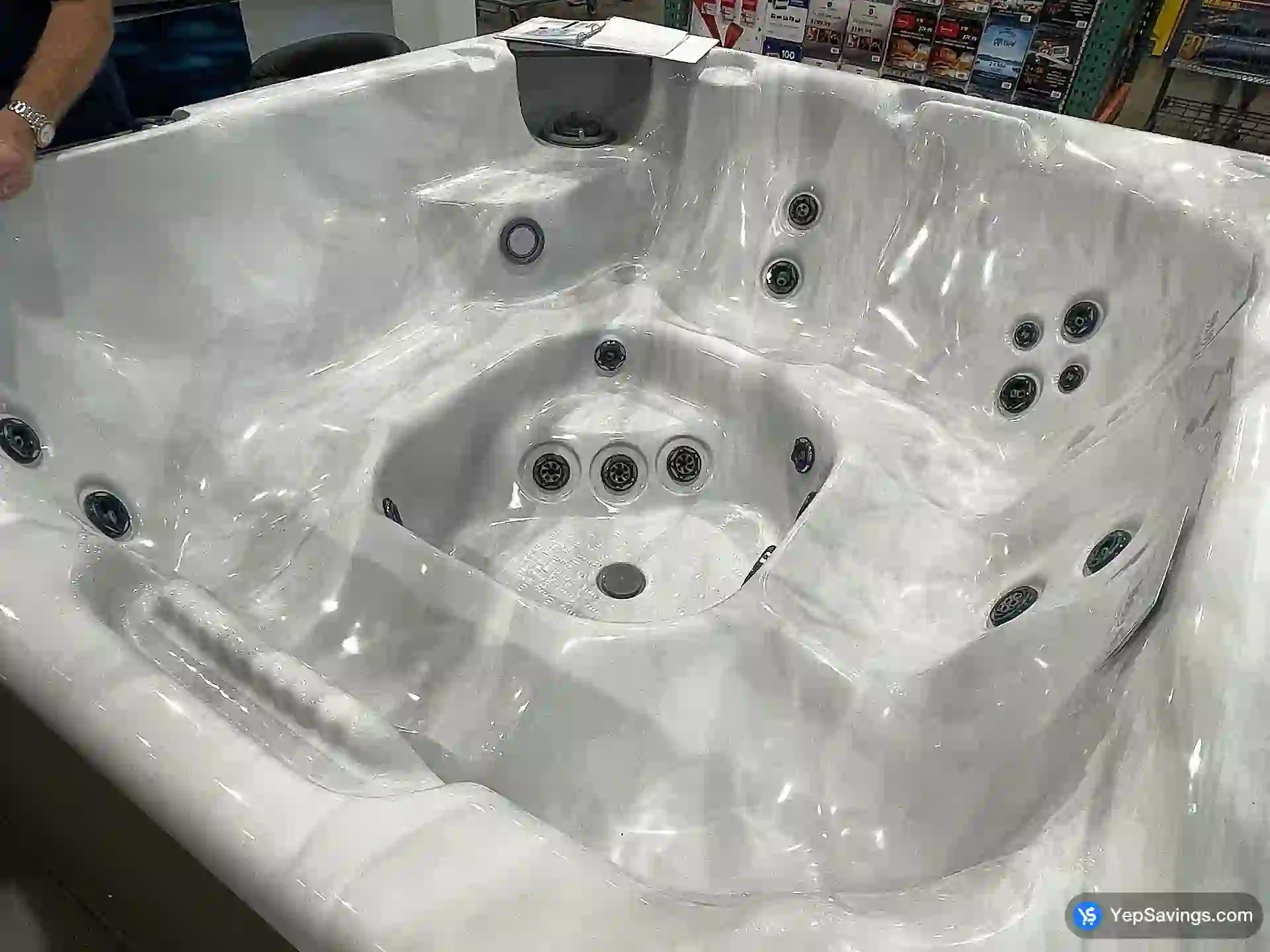 Costco BEACHCOMBER HOT TUBS MODEL # 677 - Canada (ITM 1939956)