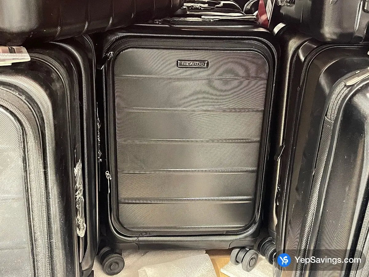 Costco RICARDO HARDSIDE CARRY - ON Spinner wheels - Canada (ITM 1654598)