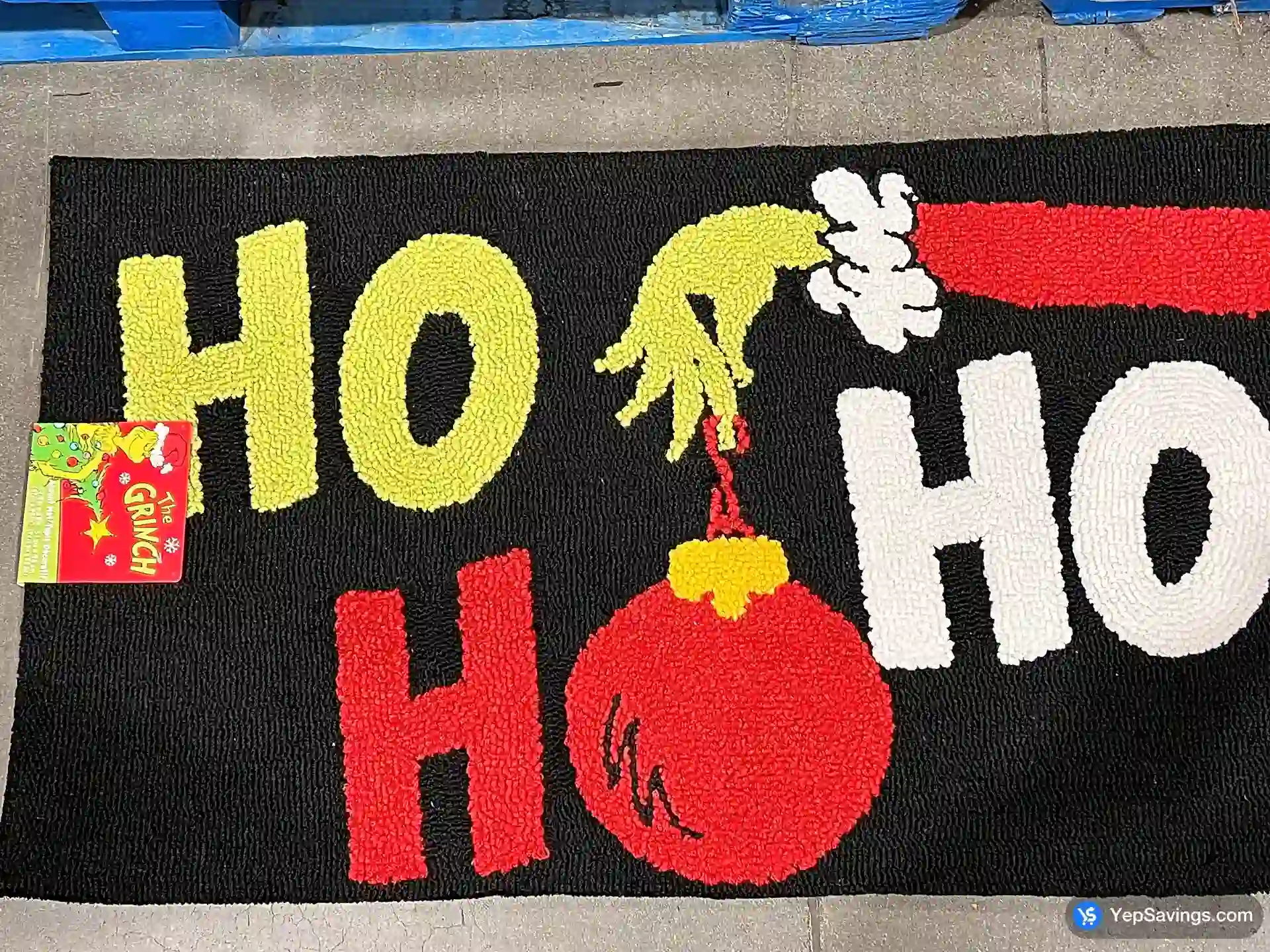 Costco LICENSED HOLIDAY RUG 22.5" X 38" - Canada (ITM 1534095)