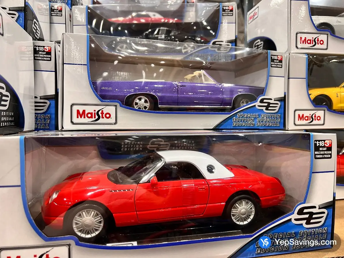Costco MAISTO SPECIAL EDITION CAR 1:18 SCALE - Canada (ITM 9897765)